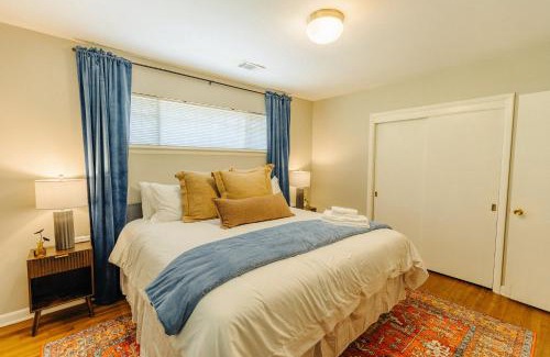 Memphis House | Centrally Located 2 King Bed Midtown Memphis 2362