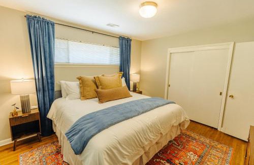 Memphis House | Centrally Located 2 King Bed Midtown Memphis 2362