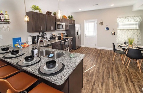 Clarksville Apartment | Centrally Located 2 BR Townhome