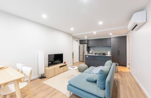 Turner Apartment | Centrally Located 2BDR Apartment Braddon w/Parking