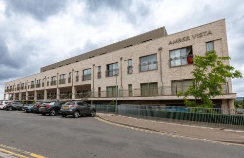 Cyncoed Apartment | Centrally Located 2Bed Flat With Balcony & Parking