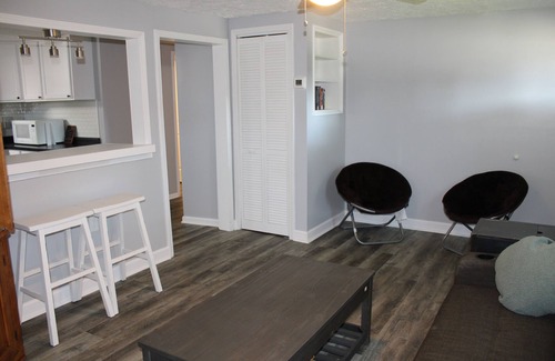 Owensboro House | Centrally located 3 bdrm 2 bath quaint house with a yard. Pet friendly.
