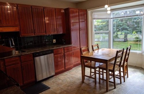 Southwest Calgary House | Centrally located 3 Bedroom Bungalow. Steps from Chinook mall