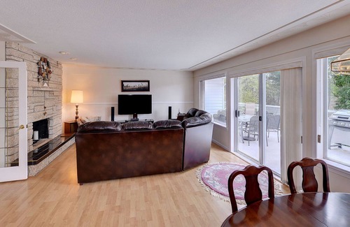 Regional District of Nanaimo House | Centrally Located 3 bedroom Vancouver Island Vacation Home
