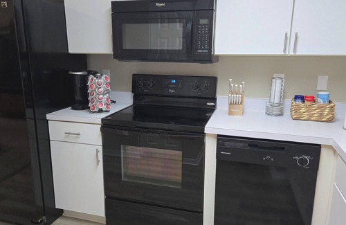 Hopkins Fitch Grant Condo | Centrally located 3-bdrm condo, sleeps 8; 6 min drive to Daytona Beach, Florida