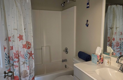 Hopkins Fitch Grant Condo | Centrally located 3-bdrm condo, sleeps 8; 6 min drive to Daytona Beach, Florida