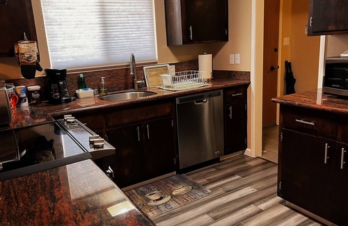 Alameda Apartment | Centrally Located 4BR 2BA Apt in Alameda