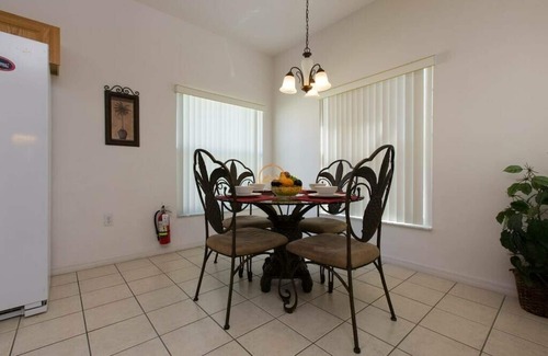 Highgate Park House | Centrally located 4BR/3BA with South Facing Pool