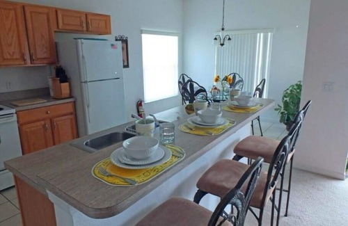 Highgate Park House | Centrally located 4BR/3BA with South Facing Pool