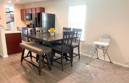 West San Antonio House | Centrally located - 5 mi to Lackland BMT& SeaWorld - 15 mi riverwalk