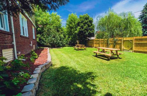 Niagara Falls House | Centrally Located 5BR house in Niagara Falls