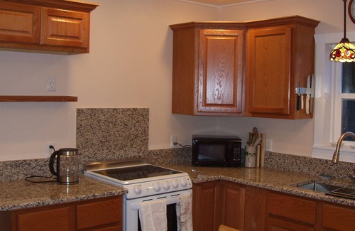 Tyrone House | Centrally located access from this quaint two bedroom home base.