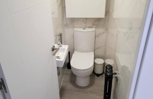 Leon Apartment | Centrally located apartment, close to hospitals and downtown.