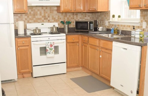 Forest Hill Apartment | Centrally located apt. ideal for business & pleasure.