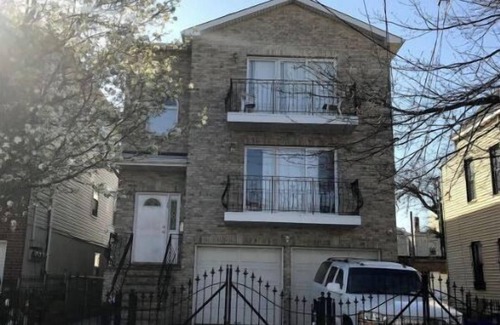 Forest Hill Apartment | Centrally located apt. ideal for business & pleasure.