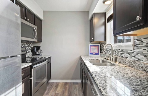 Columbia Apartment | Centrally Located Apt with Pool in Columbia, MO