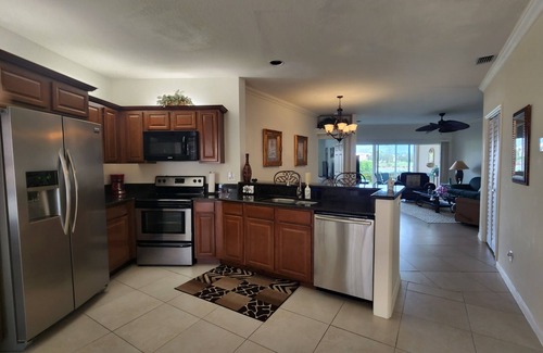 Central Naples Condo | Centrally located Beautiful First Floor 2/2 Condo w/Garage minutes from Beach!