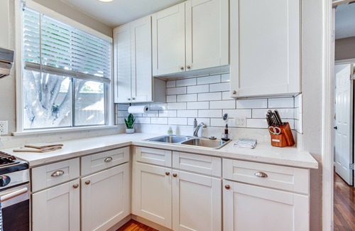 Magnolia Park House | Centrally Located Burbank Duplex Near Hollywood!