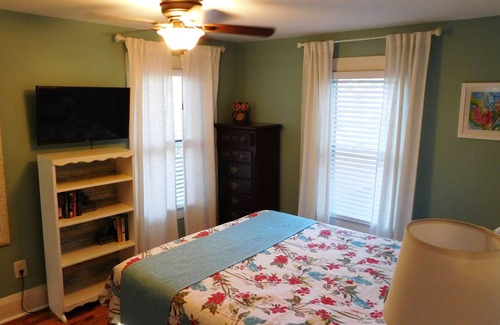 Old Seminole Heights House | Centrally Located; Busch Gardens Ybor Medical USF Sports Conventions Hard Rock