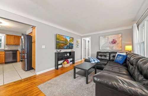 Brooklyn Center House | Centrally Located Cozy Home W/Game & Yoga Rooms