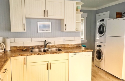 Powell River House | Centrally located in historic downtown and near marina