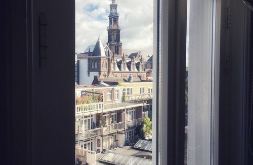 Jordaan Apartment | Centrally Located Comfortable Renovated Monument Apartment