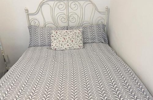 Shacklewell House | Centrally Located Comfortable Room in London
