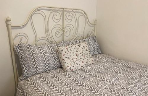 Shacklewell House | Centrally Located Comfortable Room in London