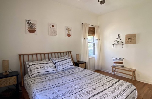 Lincoln House | Centrally Located Comfy beds 3Bds-2Bths