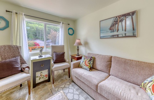 Winchester Bay Condo | Centrally located condo w/ large deck - near the dunes, 1 dog OK!
