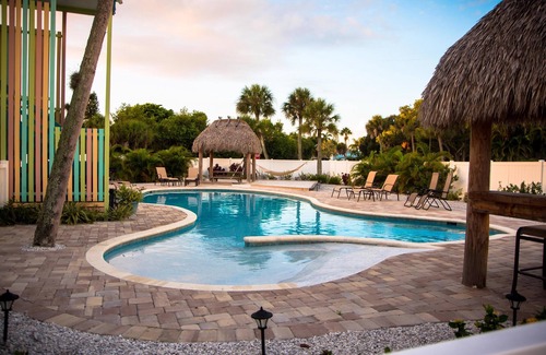 Siesta Key Village Condo | Centrally Located Condo with Amazing Pool a Block from SK Village, Pet Friendly