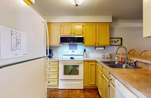 McCall Condo | Centrally located condo w/gas grill & wood fireplace - walk to town/the lake