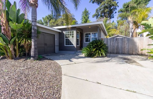 San Carlos House | Centrally Located Cottage Near Lake Trails Shops