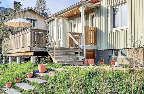 Arvika House | Centrally located cottage in Arvika with large garden and terrace.
