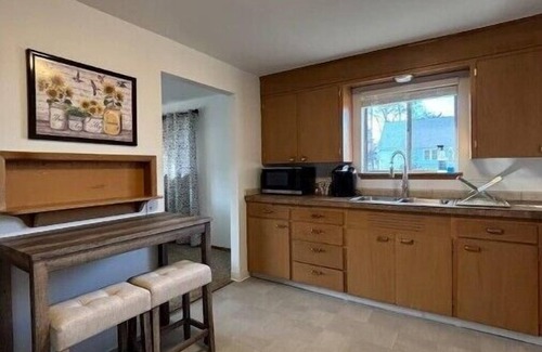 Brownstown Condo | Centrally Located Cozy Duplexn