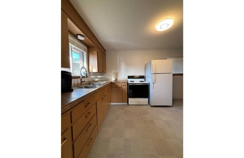 Brownstown Condo | Centrally Located Cozy Duplexn