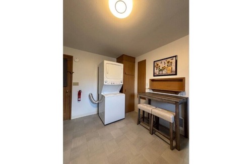 Brownstown Condo | Centrally Located Cozy Duplexn
