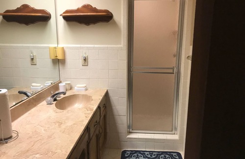 Eastern Division House | Centrally Located Cozy Guest House is close to Medical Center and Mexico Border