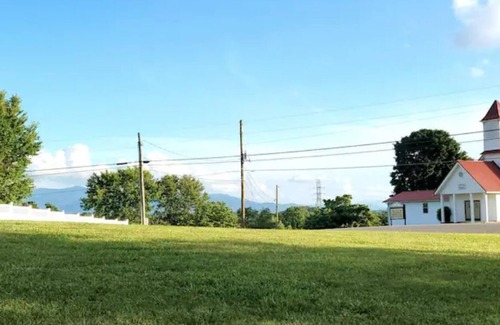 Greene County House | Centrally located Cozy RV- Pet Friendly!