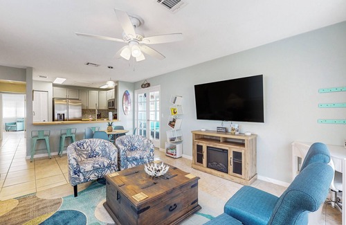 Indian Trails House | Centrally located dog-friendly home with beach gear & patio - snowbird-friendly