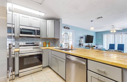 Indian Trails House | Centrally located dog-friendly home with beach gear & patio - snowbird-friendly