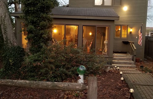 Webster Cottage | Centrally Located, Dog Friendly, Vintage Lake House With Contemporary Amenities.