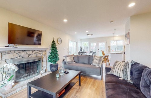 Edenvale House | Centrally Located - Dog-Friendly - Enclosed Yard