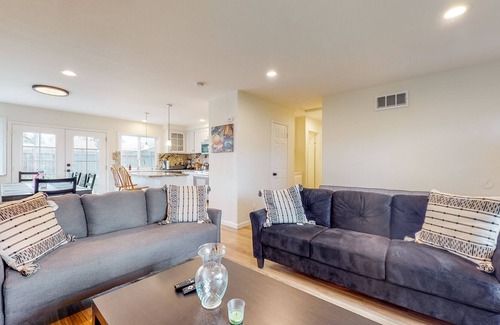 Edenvale House | Centrally Located - Dog-Friendly - Enclosed Yard