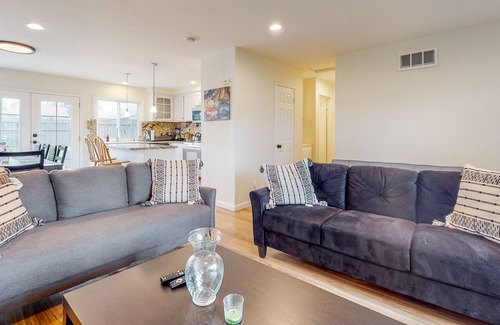 Edenvale House | Centrally Located - Dog-Friendly - Enclosed Yard