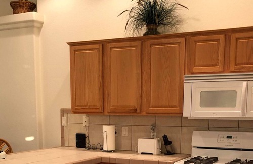 Fort Mohave House | Centrally Located Family Retreat | Backyard+Pkg