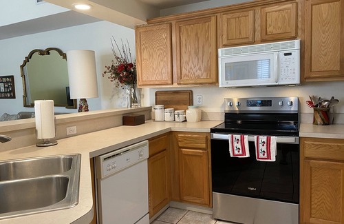Gainesville Condo | Centrally located for all Gainesville UF activities, shopping or hospitals.