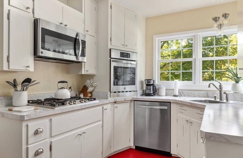 Billings Cottage | Centrally located for event attending, shopping & visiting family!