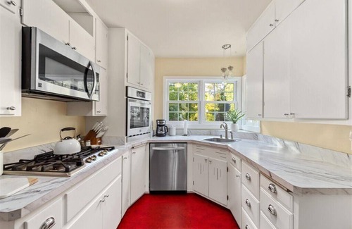 Billings Cottage | Centrally located for event attending, shopping & visiting family!