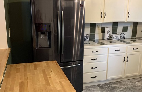 Colville House | Centrally located for all your activities!